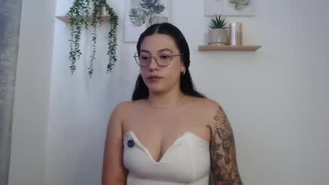 Snapshot of leena_rosee chatting on May 27, 2:47 pm leena_rosee online show from May 27, 2:47 pm