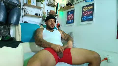 Snapshot of leenar_key chatting on June 6, 1:21 am leenar_key online show from June 6, 1:21 am