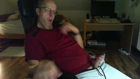 Snapshot of lefti27 chatting on December 11, 11:10 pm Dave online show from December 11, 11:10 pm