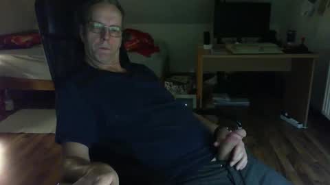 Snapshot of lefti27 chatting on December 23, 11:17 pm Dave online show from December 23, 11:17 pm