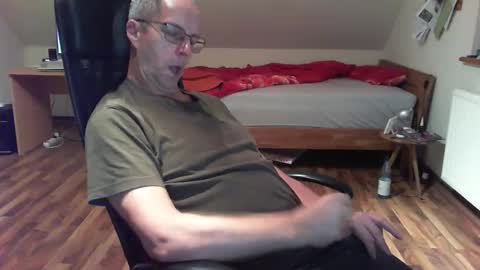 Snapshot of lefti27 chatting on December 29, 12:30 am Dave online show from December 29, 12:30 am