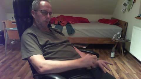 Snapshot of lefti27 chatting on December 29, 11:29 pm Dave online show from December 29, 11:29 pm