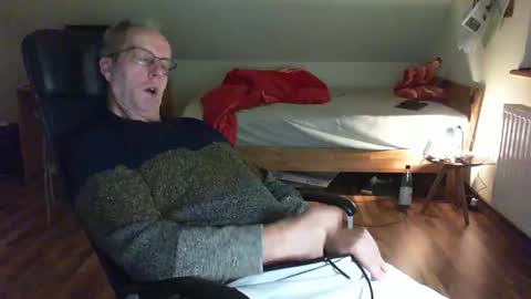 Snapshot of lefti27 chatting on January 5, 10:19 pm Dave online show from January 5, 10:19 pm