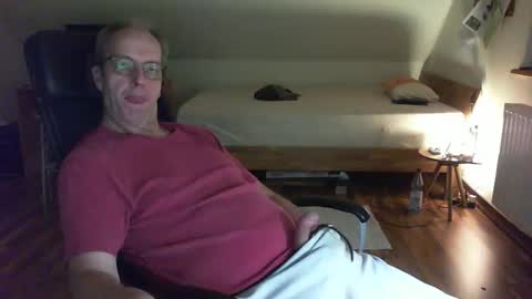 Snapshot of lefti27 chatting on January 10, 11:39 pm Dave online show from January 10, 11:39 pm