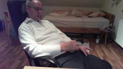 Snapshot of lefti27 chatting on January 18, 4:10 pm Dave online show from January 18, 4:10 pm