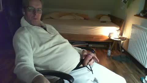 Snapshot of lefti27 chatting on February 21, 11:54 pm Dave online show from February 21, 11:54 pm