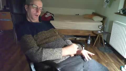 Snapshot of lefti27 chatting on February 27, 6:20 pm Dave online show from February 27, 6:20 pm