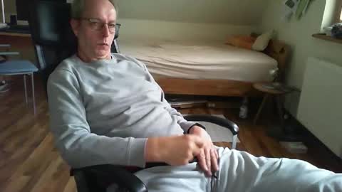 Snapshot of lefti27 chatting on March 2, 2:00 pm Dave online show from March 2, 2:00 pm