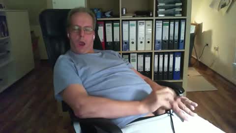 Snapshot of lefti27 chatting on September 28, 8:47 pm Dave online show from September 28, 8:47 pm