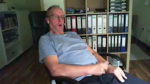 Snapshot of lefti27 chatting on October 12, 9:14 pm Dave online show from October 12, 9:14 pm