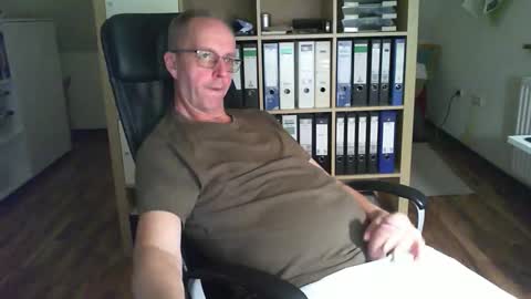 Snapshot of lefti27 chatting on October 22, 6:07 pm Dave online show from October 22, 6:07 pm