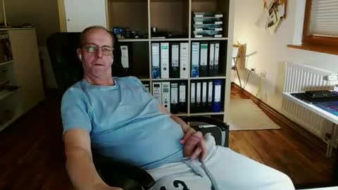 Snapshot of lefti27 chatting on April 10, 10:58 pm Dave online show from April 10, 10:58 pm
