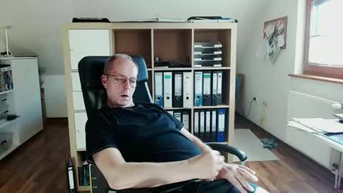 Snapshot of lefti27 chatting on April 21, 3:50 pm Dave online show from April 21, 3:50 pm