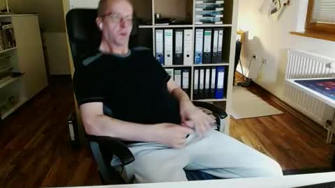 Snapshot of lefti27 chatting on April 24, 10:34 pm Dave online show from April 24, 10:34 pm