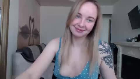 Snapshot of leggywily25 chatting on May 7, 6:30 am leggywily25 online show from May 7, 6:30 am