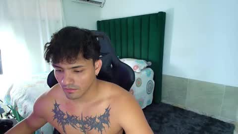  Lei  online show from February 18, 9:44 pm