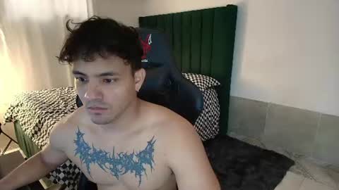 Snapshot of lei_77 chatting on June 25, 9:19 pm Lei online show from June 25, 9:19 pm