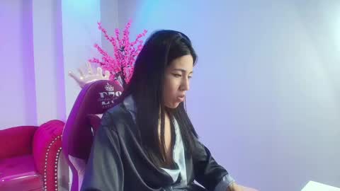 Snapshot of leia_queens chatting on January 4, 2:25 pm Leia. online show from January 4, 2:25 pm