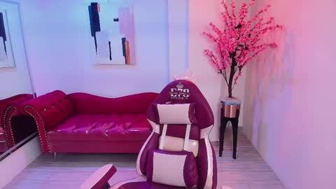 Snapshot of leia_queens chatting on February 26, 2:25 pm Leia. online show from February 26, 2:25 pm