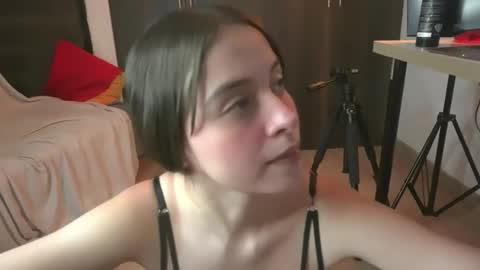 Snapshot of leiaah__ chatting on May 16, 12:40 am Leah online show from May 16, 12:40 am