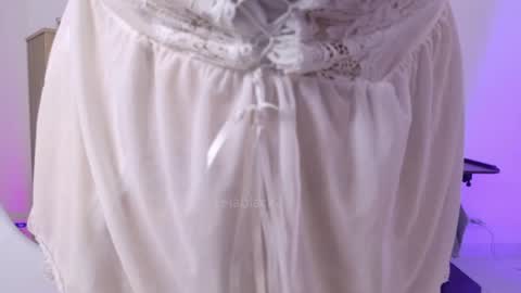 Snapshot of leiablack2 chatting on May 27, 10:07 pm LeiaBlack online show from May 27, 10:07 pm