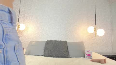 LEIGH ANGELS online show from February 12, 9:32 pm