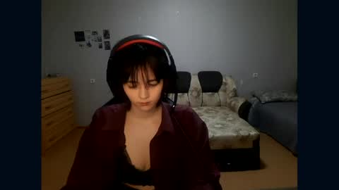 Snapshot of leigharedcross chatting on April 21, 1:42 am Viola online show from April 21, 1:42 am