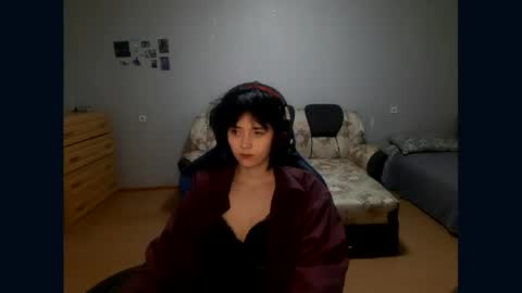 Snapshot of leigharedcross chatting on April 21, 2:51 am Viola online show from April 21, 2:51 am