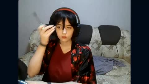Snapshot of leigharedcross chatting on April 23, 9:39 pm Viola online show from April 23, 9:39 pm