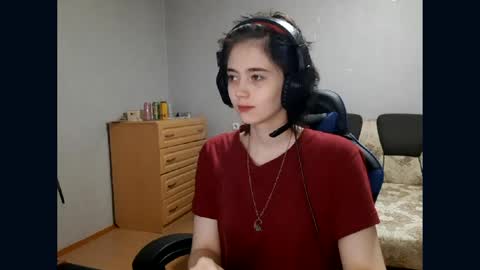 Snapshot of leigharedcross chatting on May 11, 9:23 pm Viola online show from May 11, 9:23 pm