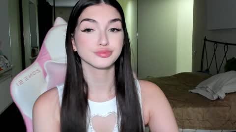 Snapshot of leila_4ever chatting on December 3, 3:44 pm Leila online show from December 3, 3:44 pm