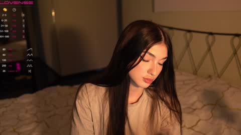 Snapshot of leila_4ever chatting on December 16, 11:33 am Leila online show from December 16, 11:33 am