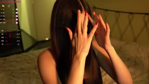 Snapshot of leila_4ever chatting on December 17, 6:42 pm Leila online show from December 17, 6:42 pm