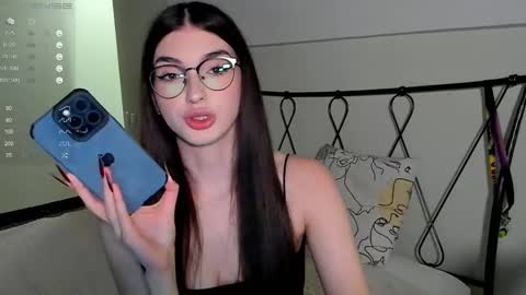 Snapshot of leila_4ever chatting on February 12, 8:29 pm Leila online show from February 12, 8:29 pm