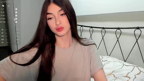 Snapshot of leila_4ever chatting on March 12, 7:38 pm Leila online show from March 12, 7:38 pm