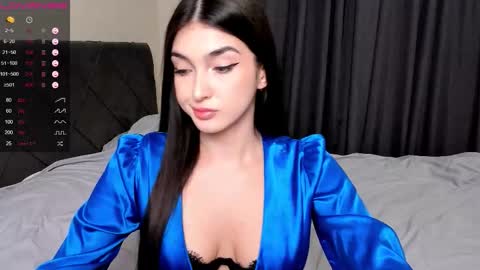 Leila online show from January 15, 1:05 pm