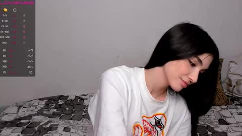 Leila online show from February 12, 1:50 pm