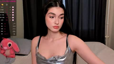 Snapshot of leila_4ever chatting on April 25, 12:52 pm Leila online show from April 25, 12:52 pm