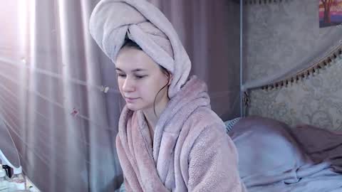 leila_bambi online show from March 29, 6:30 pm