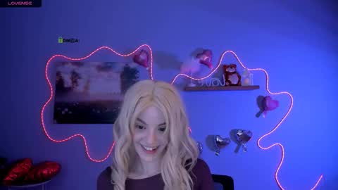 leila_viper_ online show from February 25, 8:51 pm