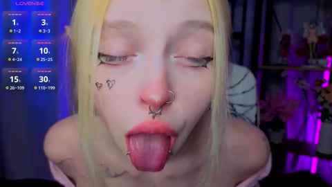 Snapshot of leiladwight chatting on January 6, 4:11 pm Leila online show from January 6, 4:11 pm