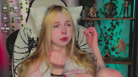 Snapshot of leiladwight chatting on February 25, 2:37 pm Leila online show from February 25, 2:37 pm