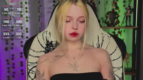 Snapshot of leiladwight chatting on February 26, 2:38 pm Leila online show from February 26, 2:38 pm