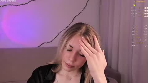 Snapshot of leilalafleur_ chatting on June 15, 7:43 am leilalafleur_ online show from June 15, 7:43 am