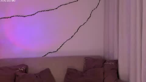 Snapshot of leilalafleur_ chatting on June 25, 6:07 am leilalafleur_ online show from June 25, 6:07 am