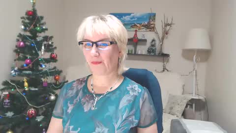 Snapshot of leilamays chatting on December 20, 6:29 am Leila Kinky online show from December 20, 6:29 am