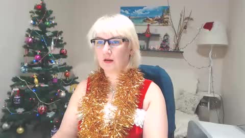 Snapshot of leilamays chatting on December 25, 11:33 am Leila Kinky online show from December 25, 11:33 am