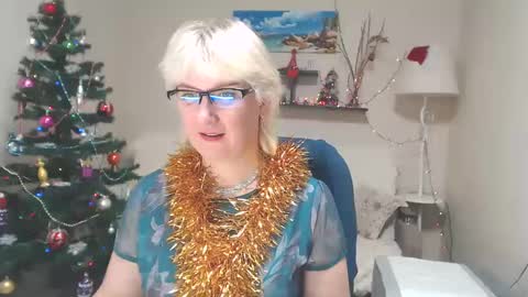 Snapshot of leilamays chatting on December 29, 8:00 am Leila Kinky online show from December 29, 8:00 am