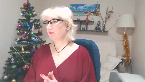 Snapshot of leilamays chatting on January 14, 5:30 am Leila Kinky online show from January 14, 5:30 am