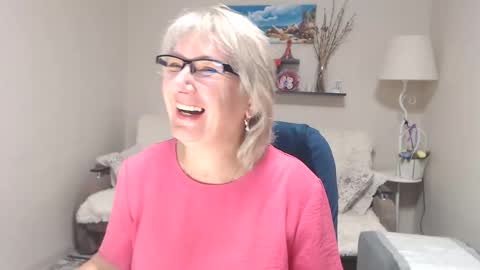 Snapshot of leilamays chatting on September 27, 4:17 am Leila Kinky online show from September 27, 4:17 am